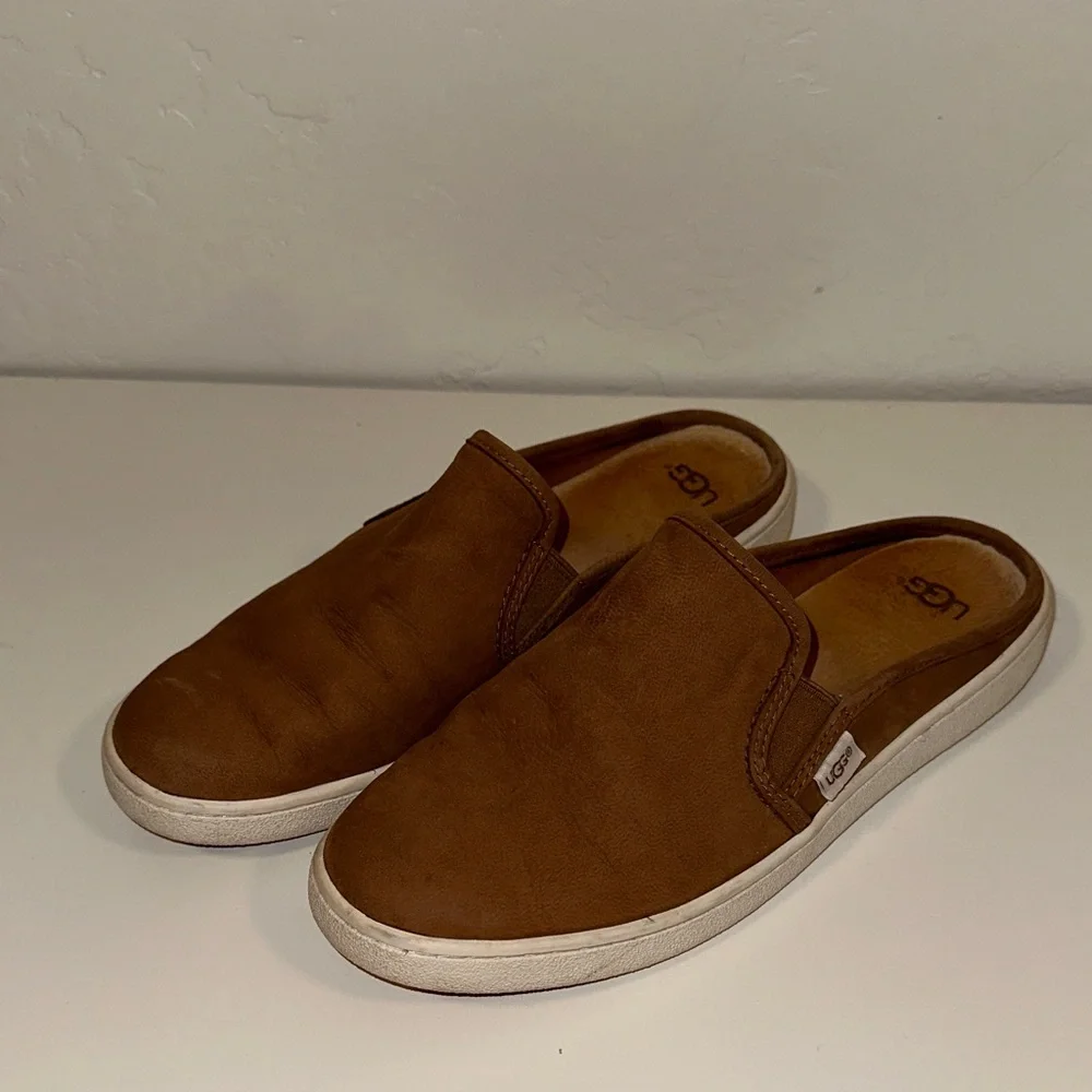 UGG women’s Slip-On Loafers - Picture 1 of 5